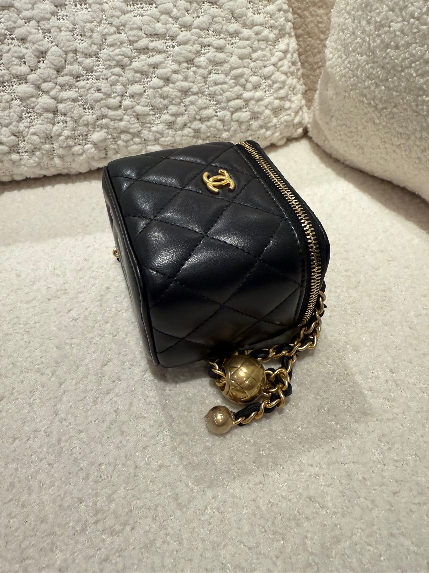 CHANEL PEARL CRUSH MINI VANITY WITH CHAIN LAMBSKIN BLACK WITH GHW(MICROCHIP)