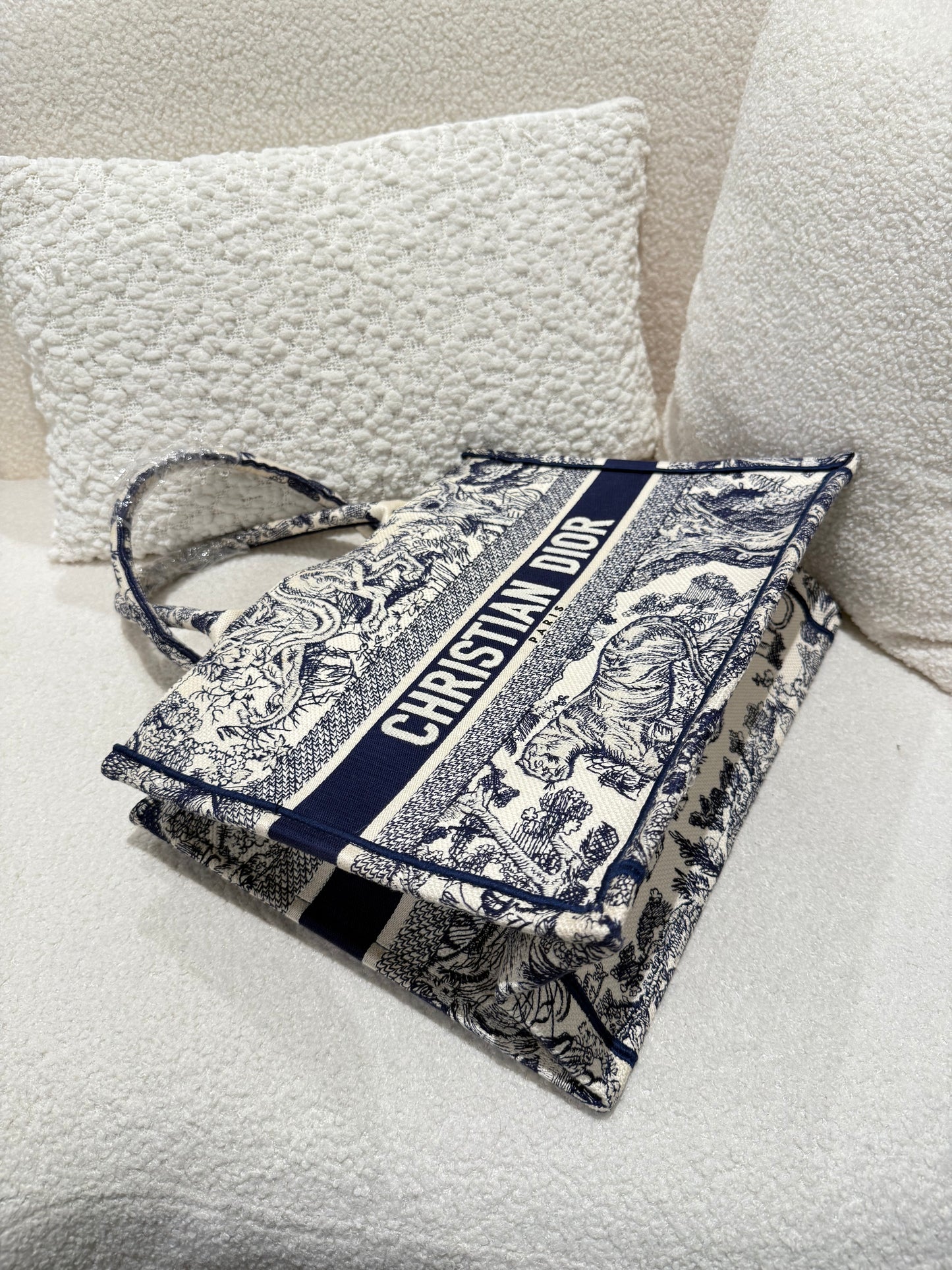 DIOR MEDIUM BOOK TOTE BLUE TOILE DE JOUY EMBROIDERY