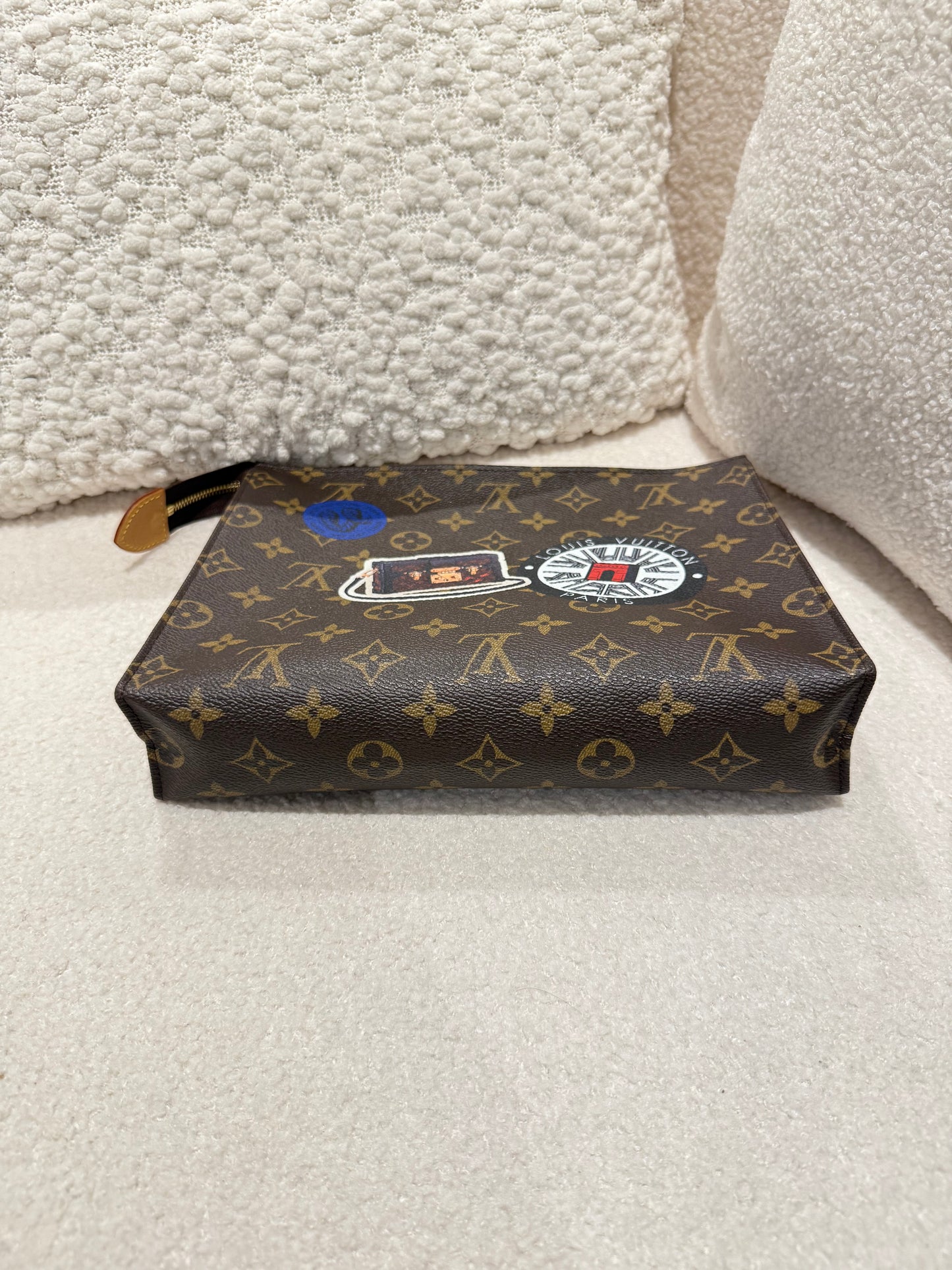 LOUIS VUITTON LIMITED BADGE POCHETTE VOYAGE MM