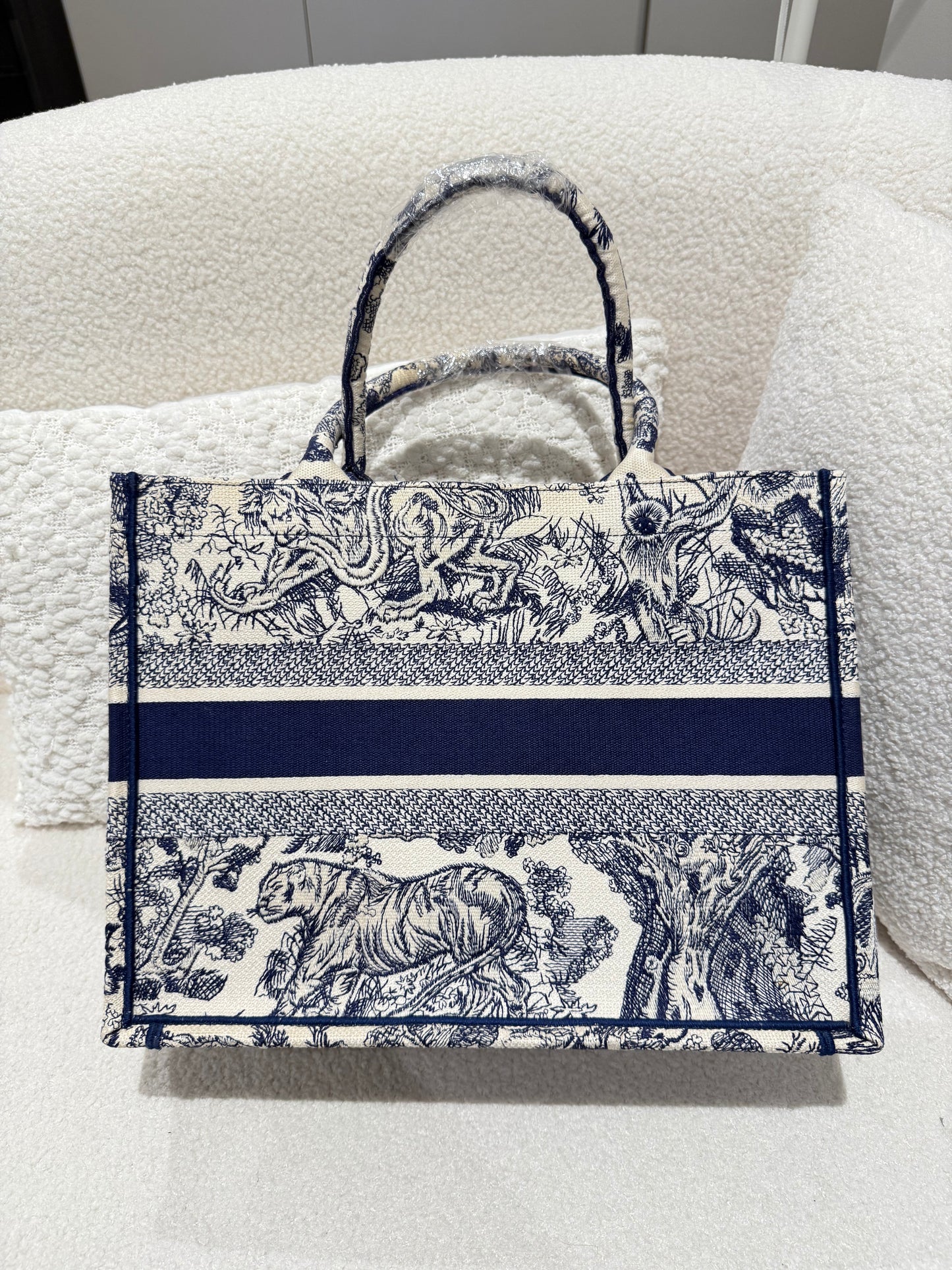 DIOR MEDIUM BOOK TOTE BLUE TOILE DE JOUY EMBROIDERY