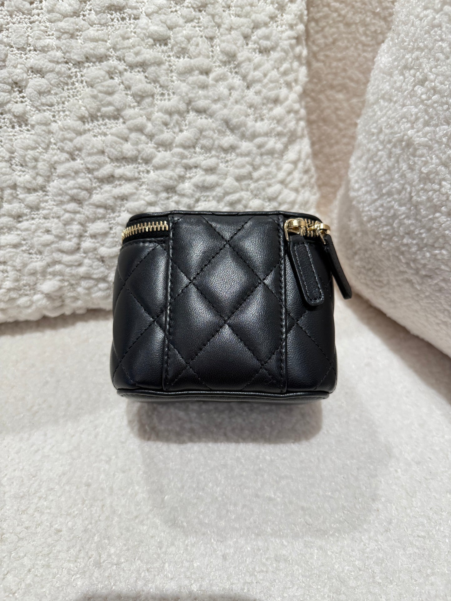 CHANEL PEARL CRUSH MINI VANITY WITH CHAIN LAMBSKIN BLACK WITH GHW(MICROCHIP)