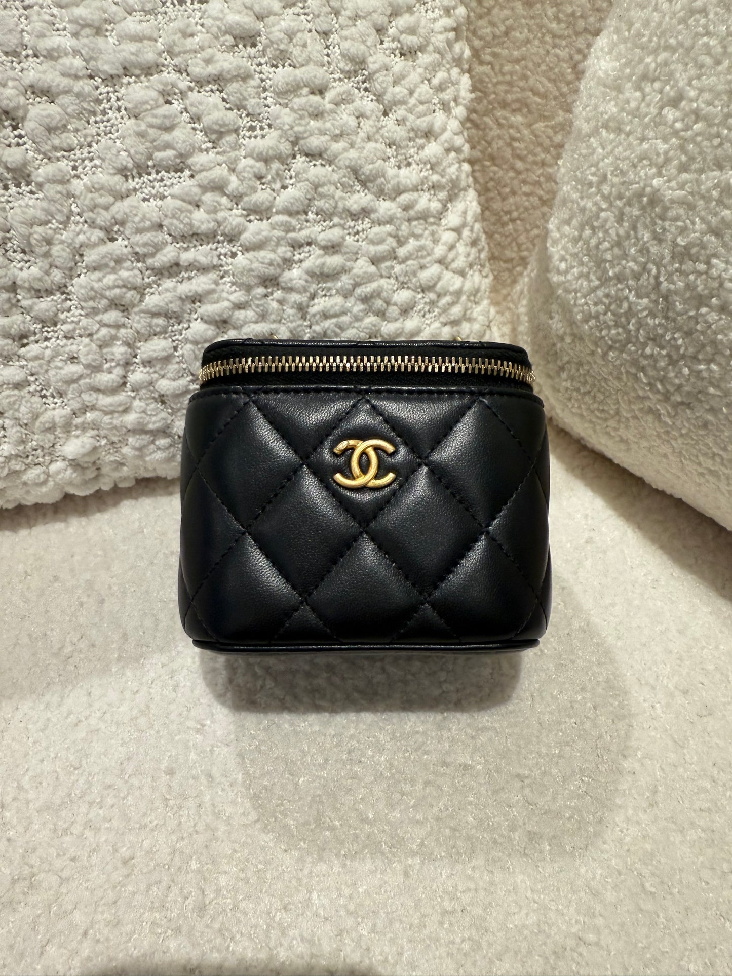 CHANEL PEARL CRUSH MINI VANITY WITH CHAIN LAMBSKIN BLACK WITH GHW(MICROCHIP)