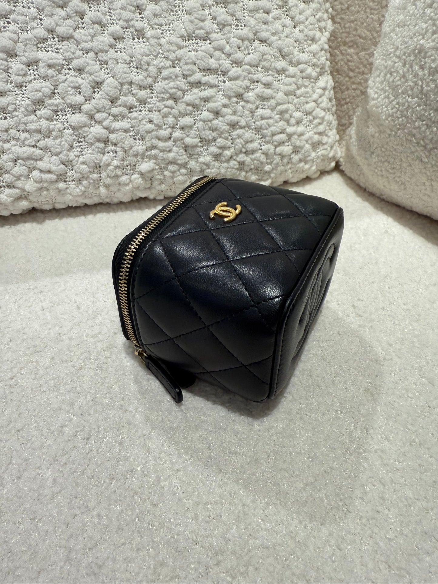 CHANEL PEARL CRUSH MINI VANITY WITH CHAIN LAMBSKIN BLACK WITH GHW(MICROCHIP)