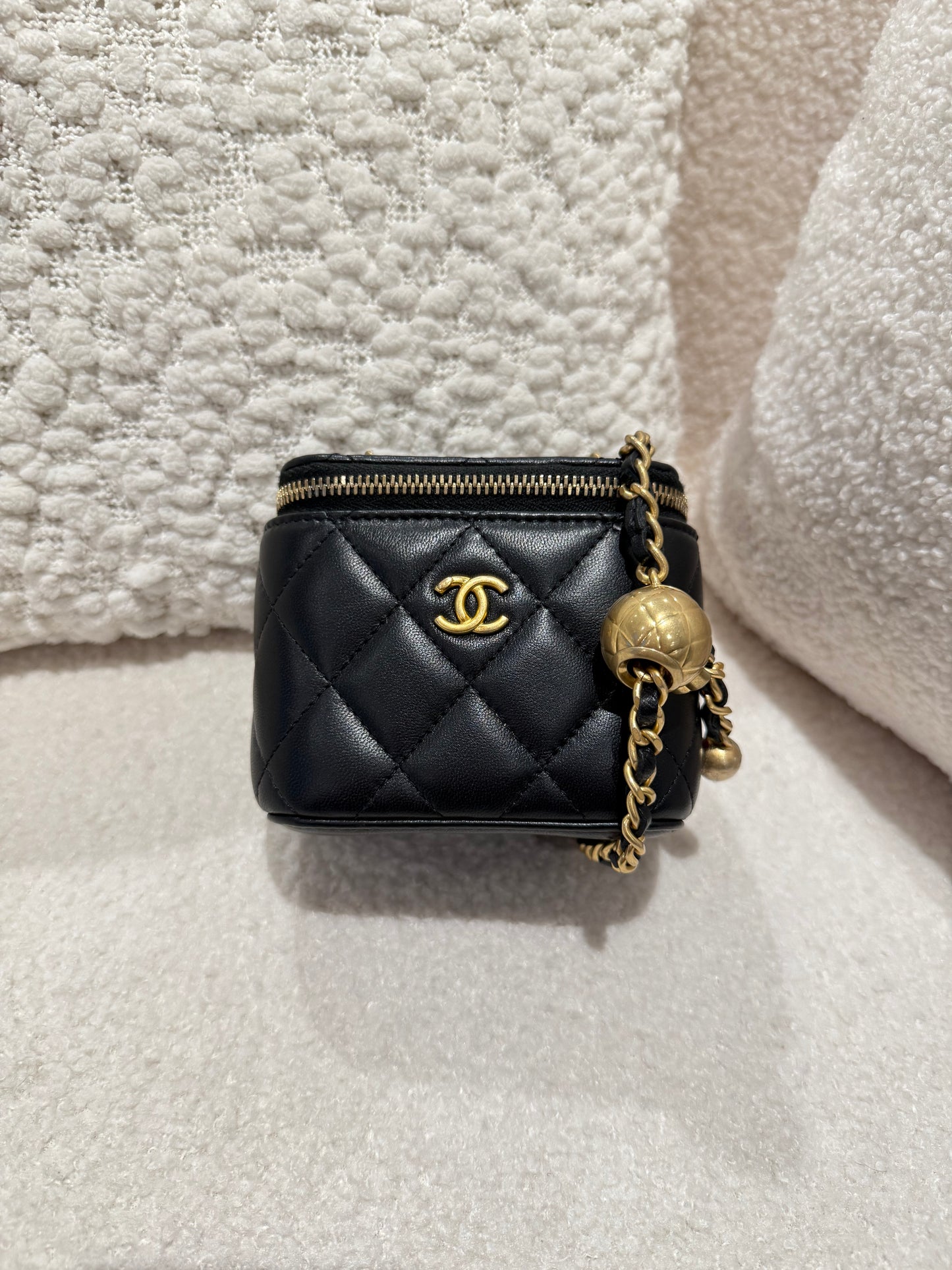 CHANEL PEARL CRUSH MINI VANITY WITH CHAIN LAMBSKIN BLACK WITH GHW(MICROCHIP)