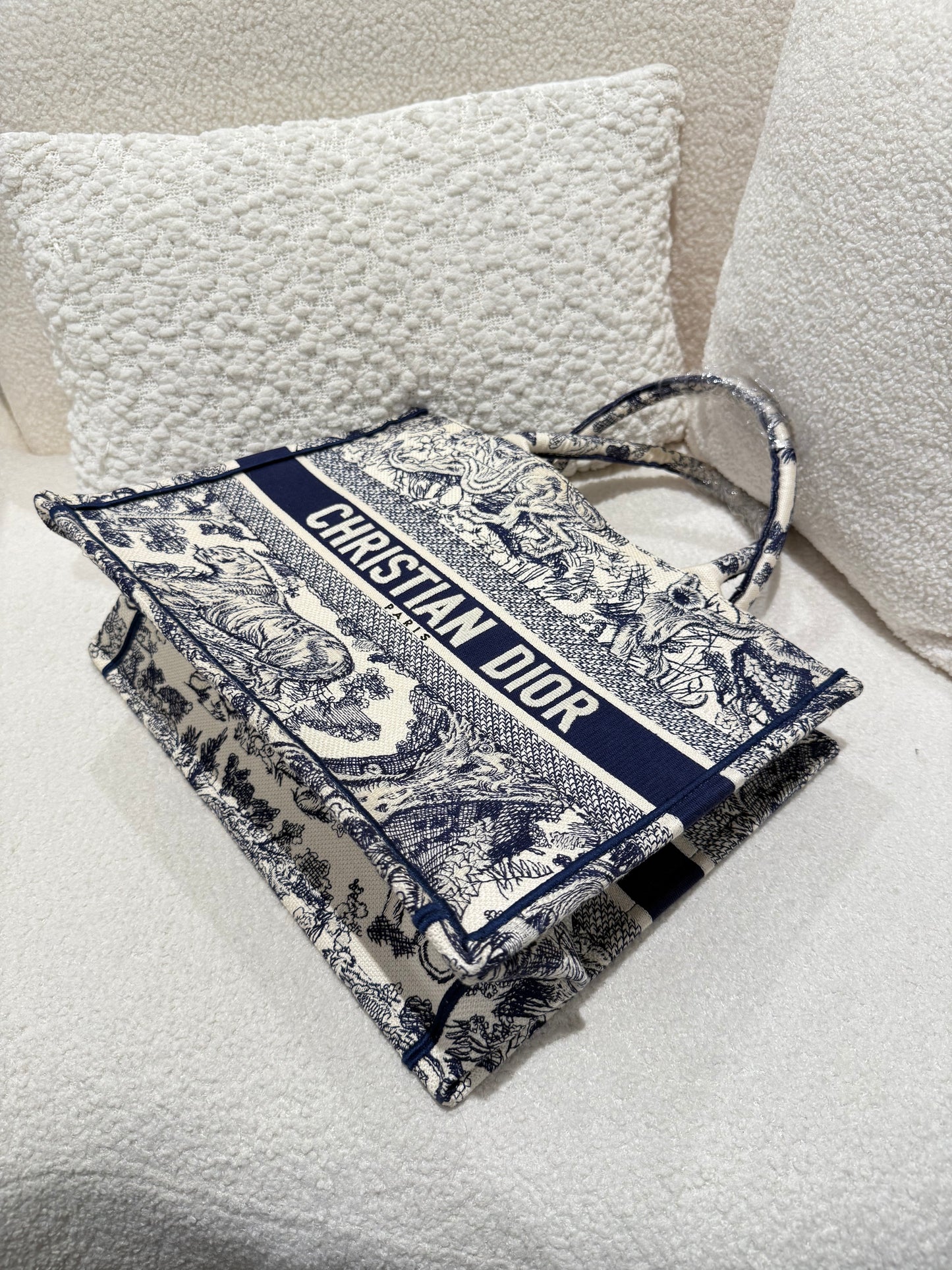 DIOR MEDIUM BOOK TOTE BLUE TOILE DE JOUY EMBROIDERY