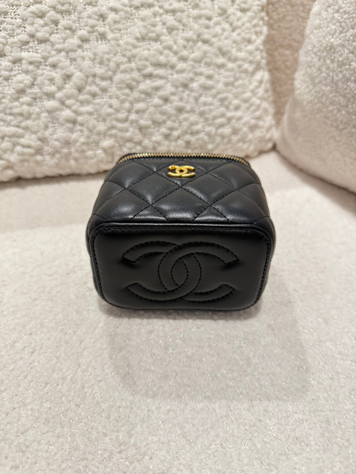 CHANEL PEARL CRUSH MINI VANITY WITH CHAIN LAMBSKIN BLACK WITH GHW(MICROCHIP)