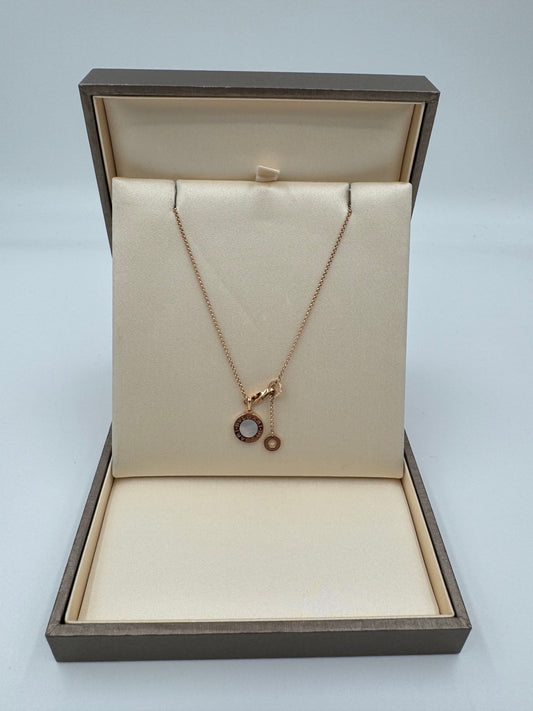 Bvlgari Bvlgari necklace with 18 kt rose gold chain and 18 kt rose gold pendant set with mother-of-pearl elements