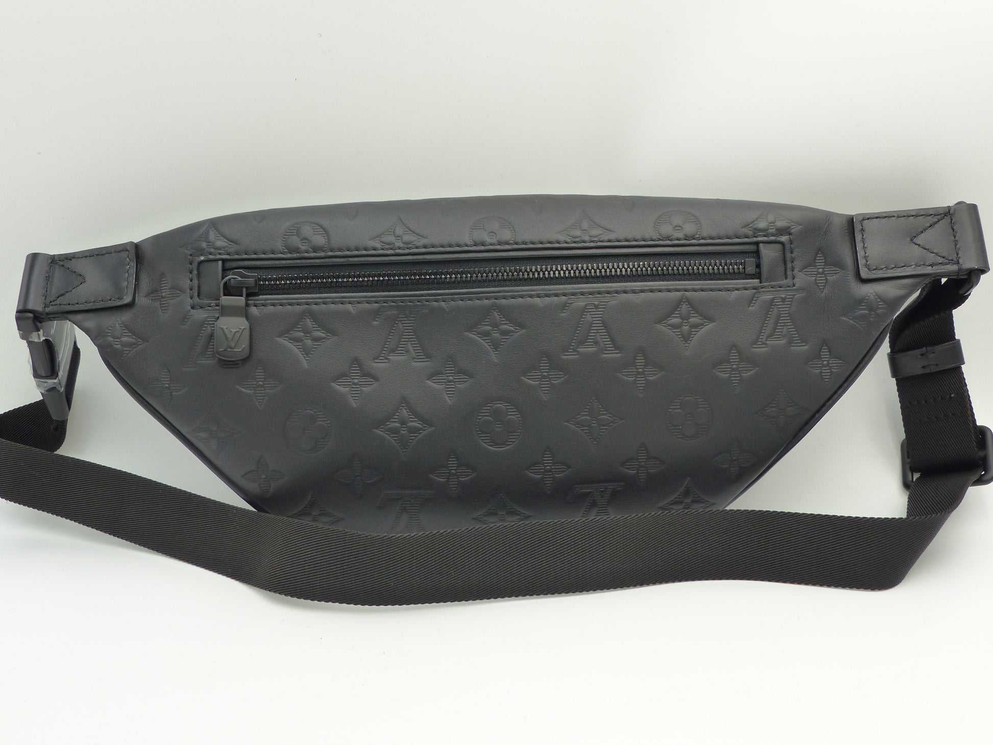 Louis Vuitton, Bags, Brand New Louis Vuitton Discovery Bumbag Monogram  Shadow Leather Grey