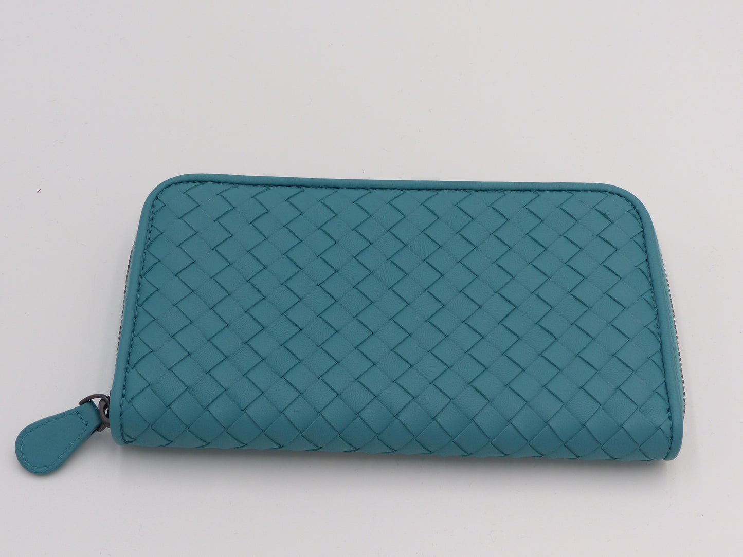 BOTTEGA VENETA Intrecciato Bifold Long Zip Wallet